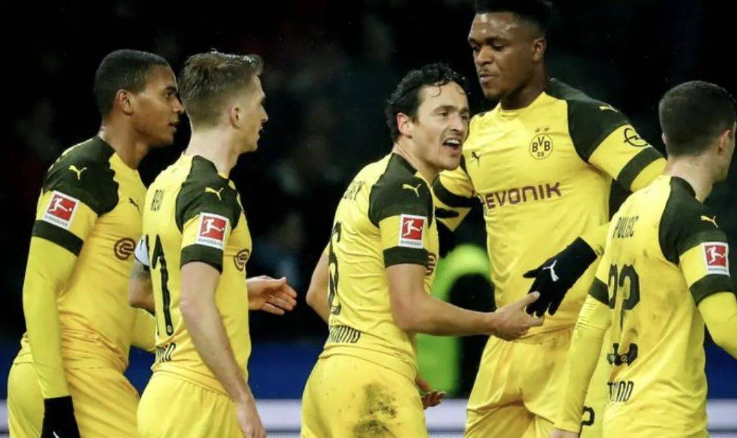 关于沃尔夫斯堡队成功战胜对手,提升排名的信息