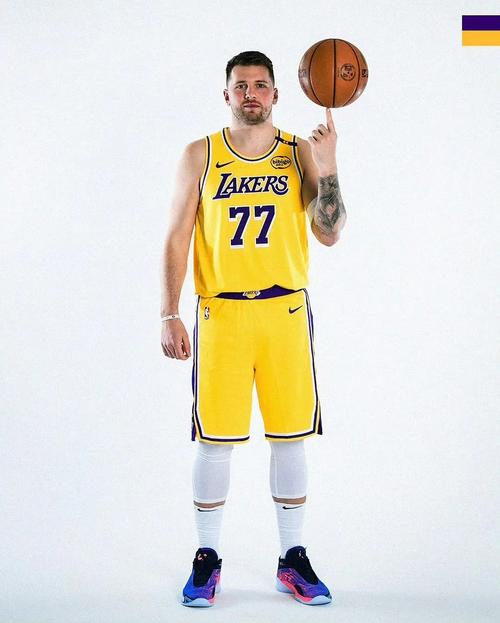 东契奇惊艳全场,官方宣布新规助攻爆棚,魔术逆转取胜!