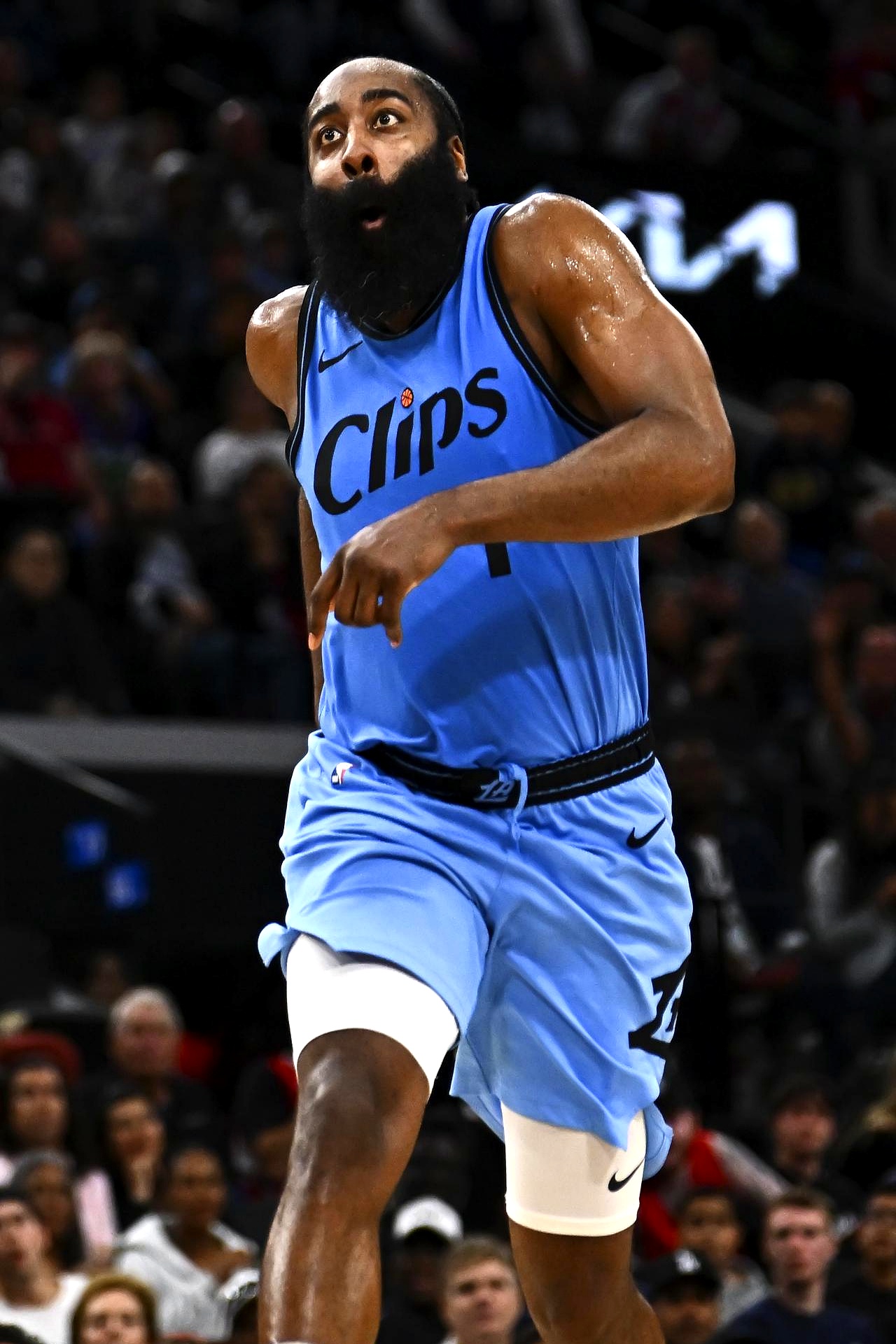 哈登在尤文图斯比赛中重要助攻,晋级下一阶段引发热议!