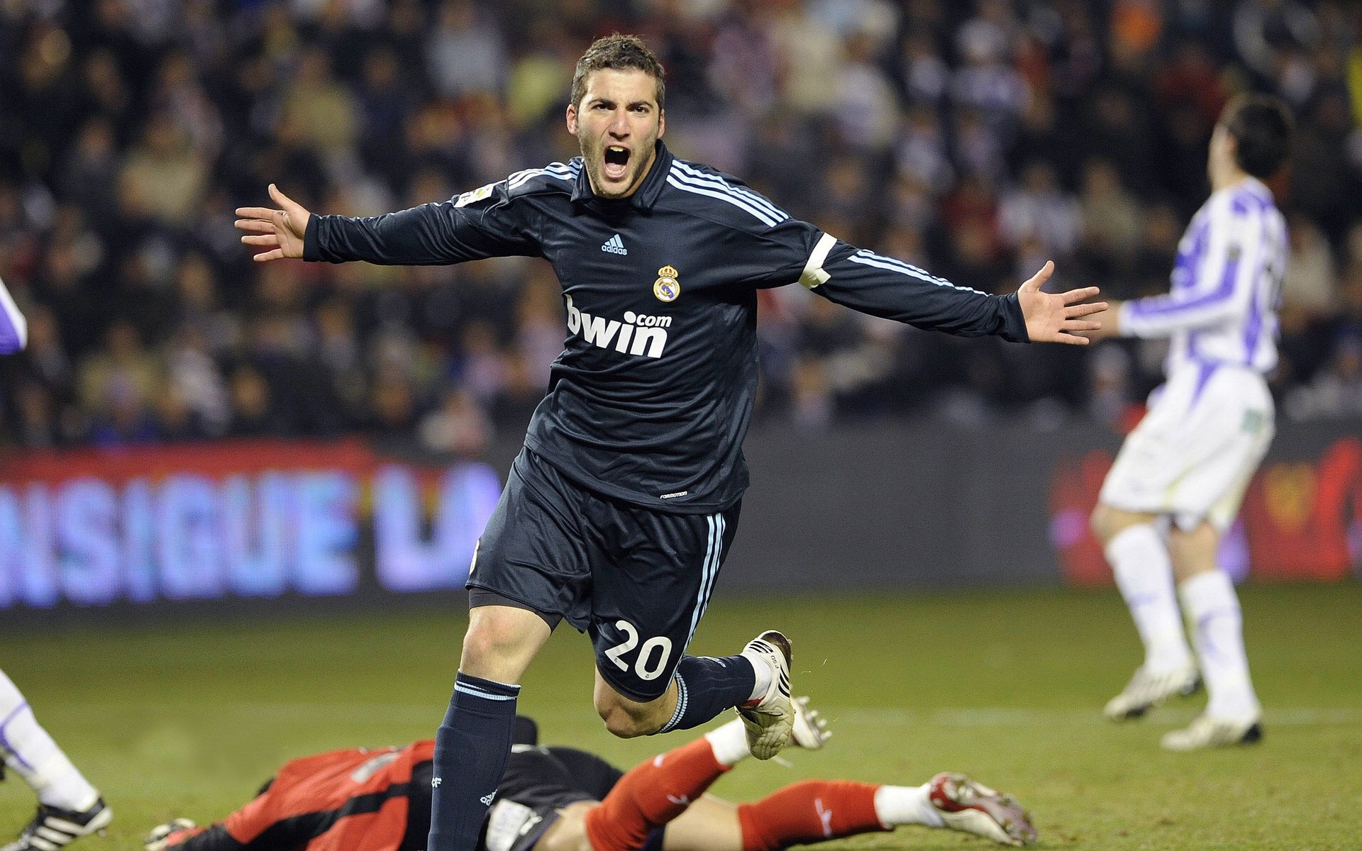 切尔西前途光明!,西亚卡姆新星夺冠表现突出比赛高潮迭起