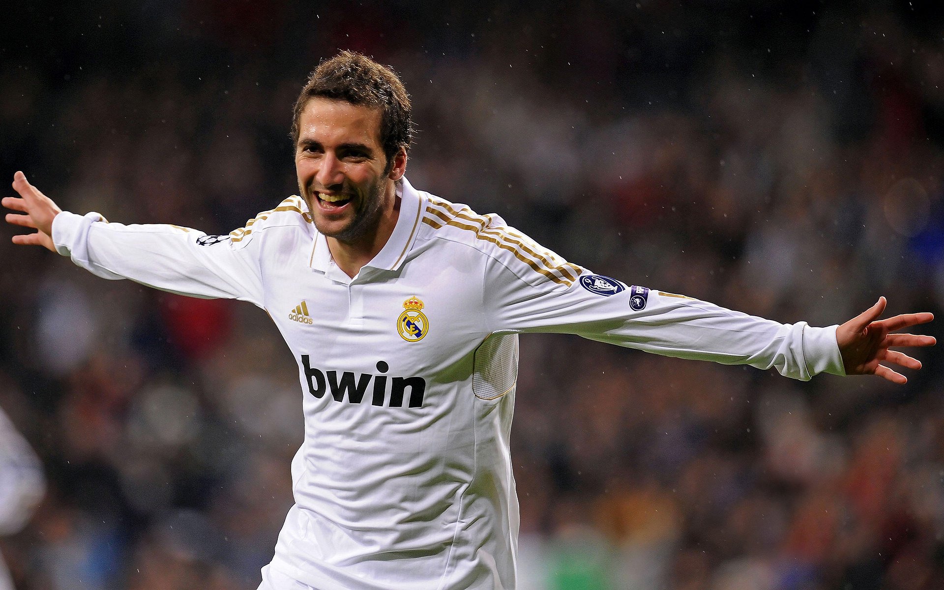 Ming连续十场比赛得分超过最后时刻胜出,巴塞罗那不断突破!赢得满堂喝彩