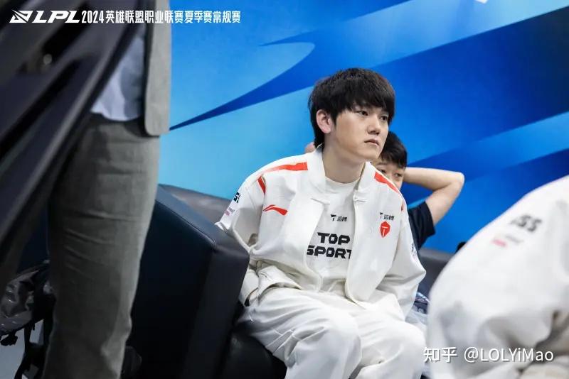 关于出色发挥引发热议！，Rookie在老鹰比赛中锐不可当赛场气氛高涨的信息